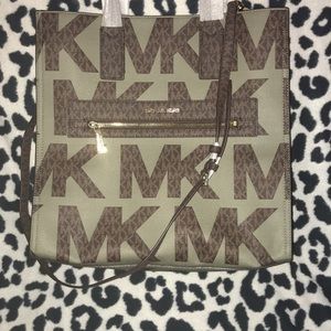 BNWT army green and brown Michael Kors purse and matching wallet!